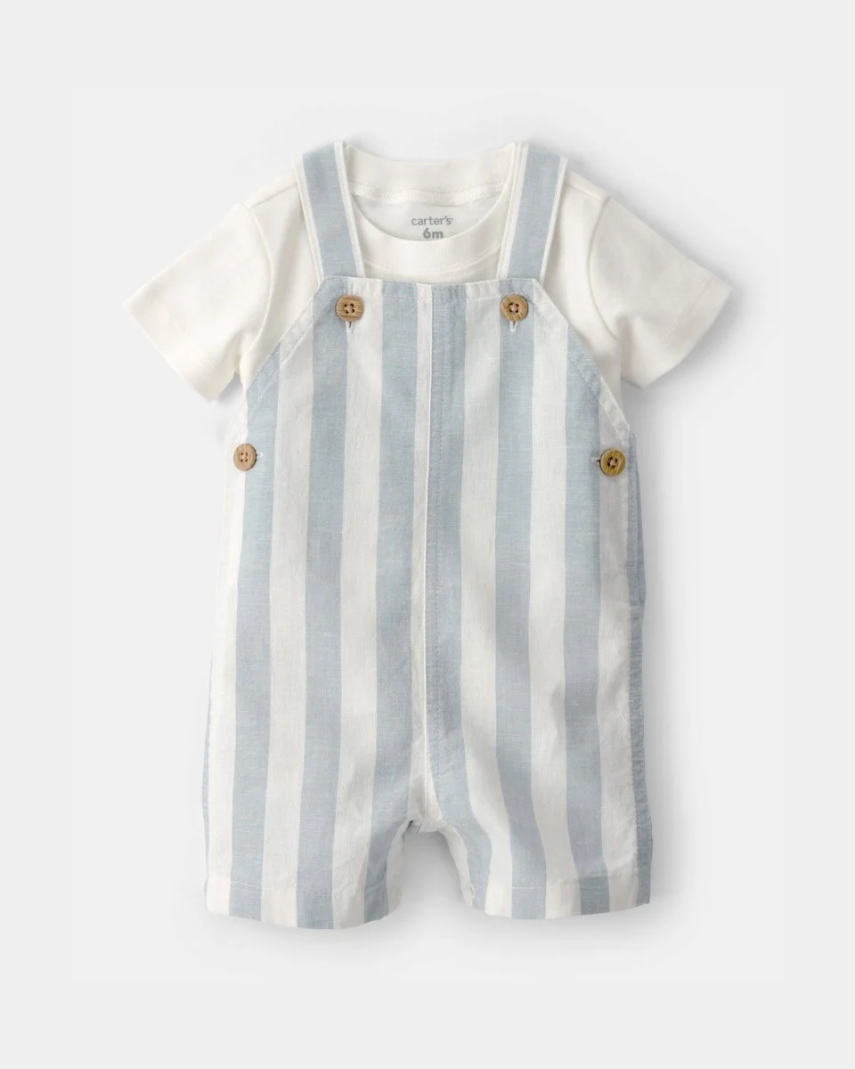 Conjunto dos piezas de lino con peto corto a rayas y camiseta azul