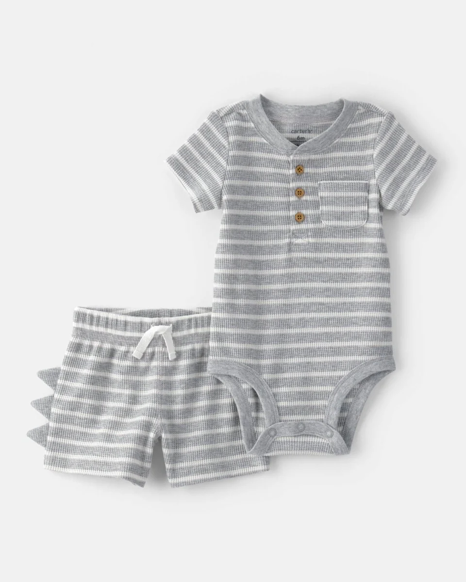 Conjunto dos piezas transpirable body y pantalón corto a rayas, diseño dinosaurio