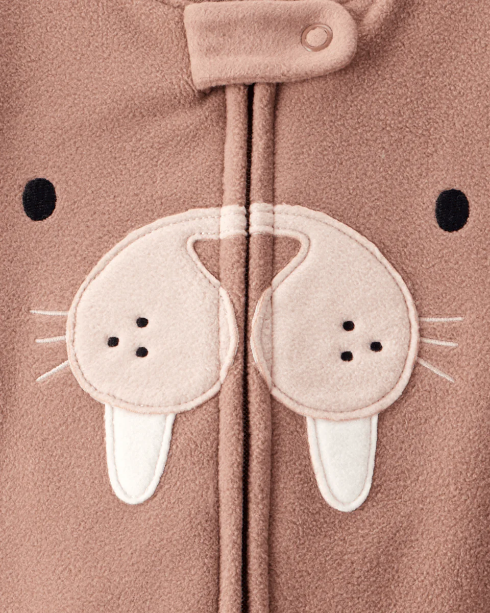 Pijama enterizo polar marrón con diseño de morsa - Image 4